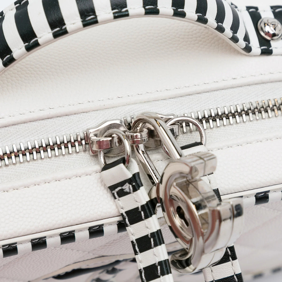 Pre-Owned Authenticated Chanel Small Caviar CC Filigree Vanity Bag Leather White Unisex (Like New)