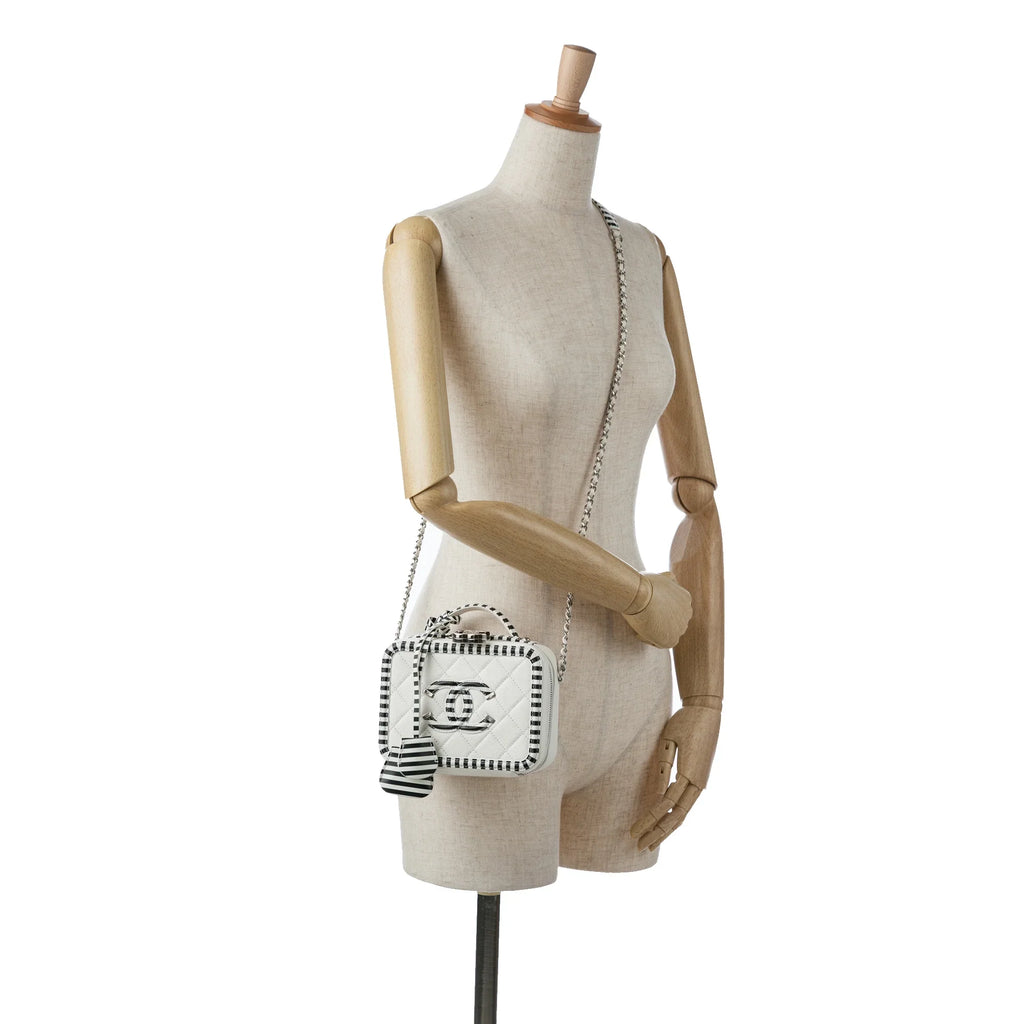 Pre-Owned Authenticated Chanel Small Caviar CC Filigree Vanity Bag Leather White Unisex (Like New)