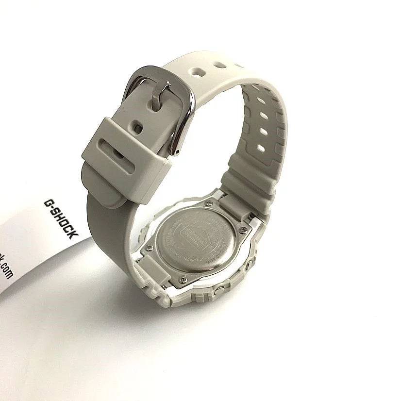 Feminine Casio G-Shock Classic Digital Watch White Gold GMDS5600-8